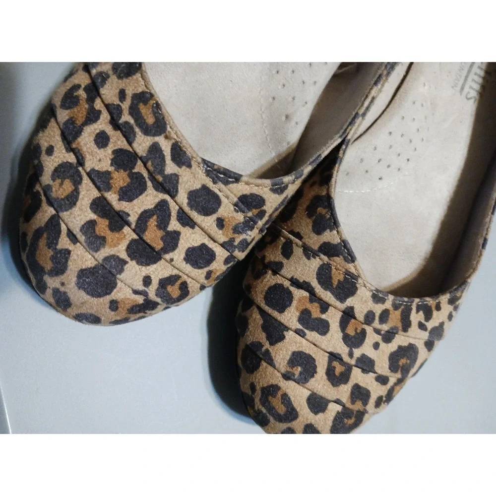 Cliffs by White Mountain Clara Leopard Print Loafer Ballet‎ Flats, Size 6.5